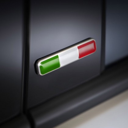 Stylish Side Pillars  Decorative Italian Flag Badges - Set of 2